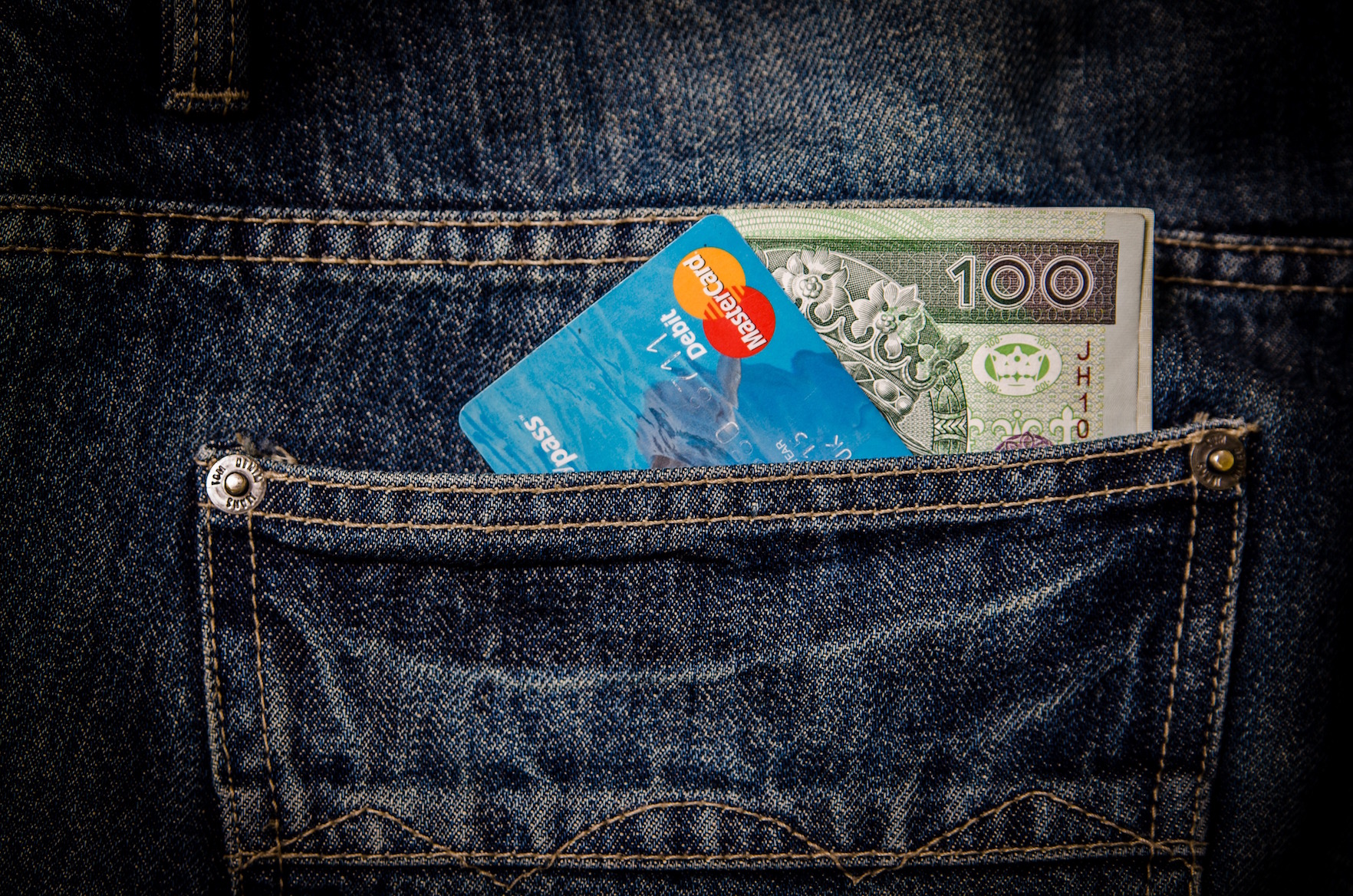 How to avoid paying credit card fees and reduce your merchant costs